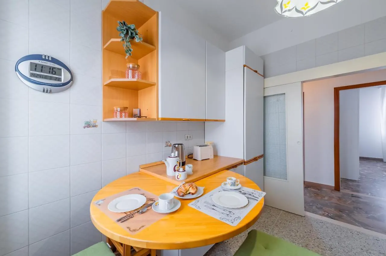 Ospedale Sant'Orsola Pizzardi White Apartment ボローニャ 0*,  イタリア