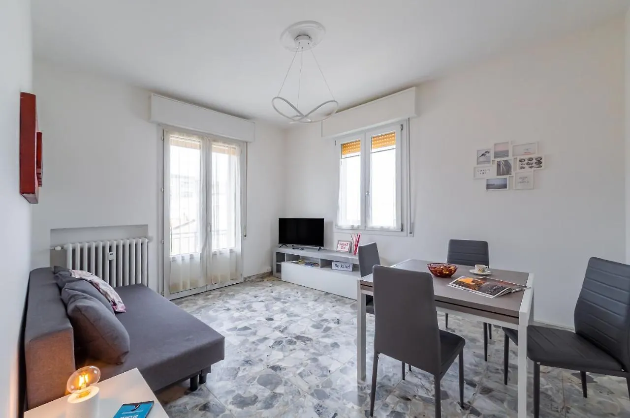Ospedale Sant'Orsola Pizzardi White Apartment ボローニャ イタリア